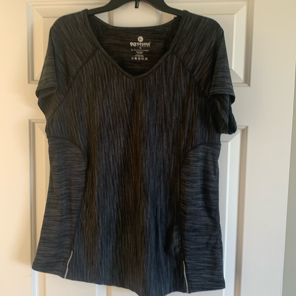 90 Degree by Reflex athletic top. Short sleeve.